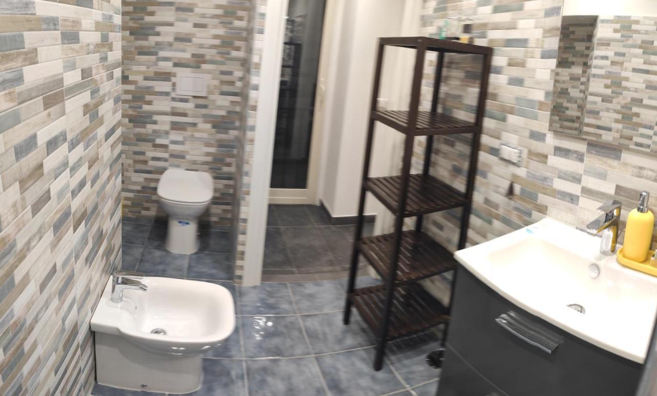 מלון נאפולי New Little House מראה חיצוני תמונה